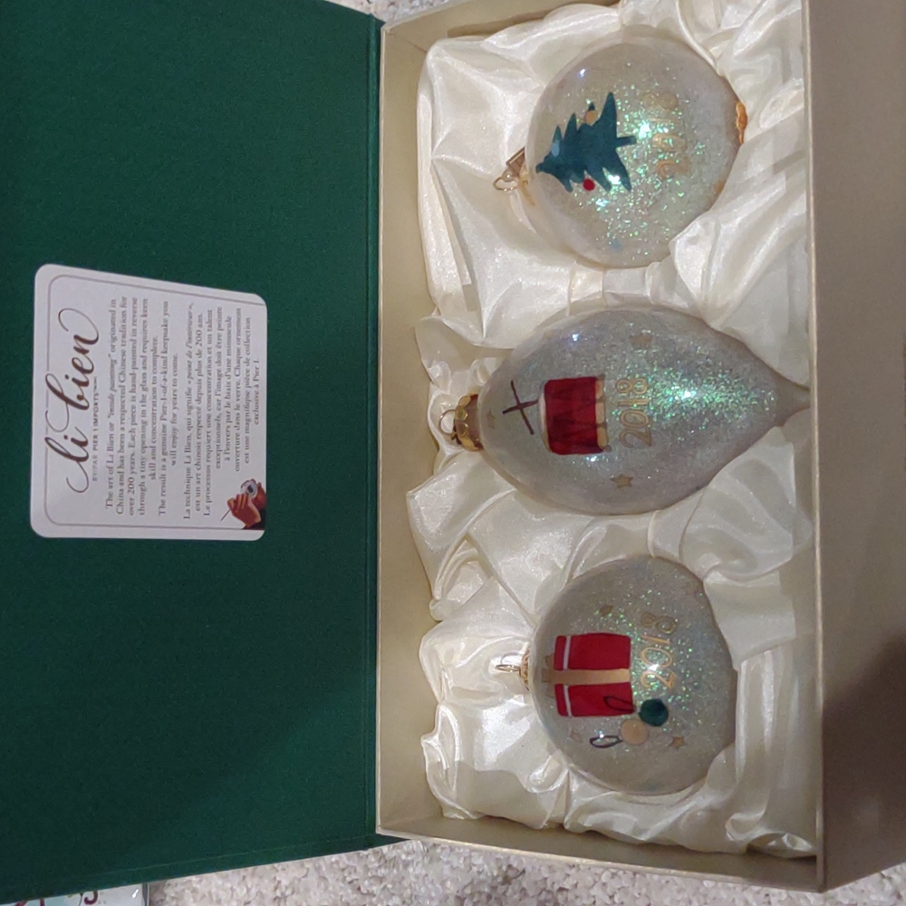 Li Bien ornaments